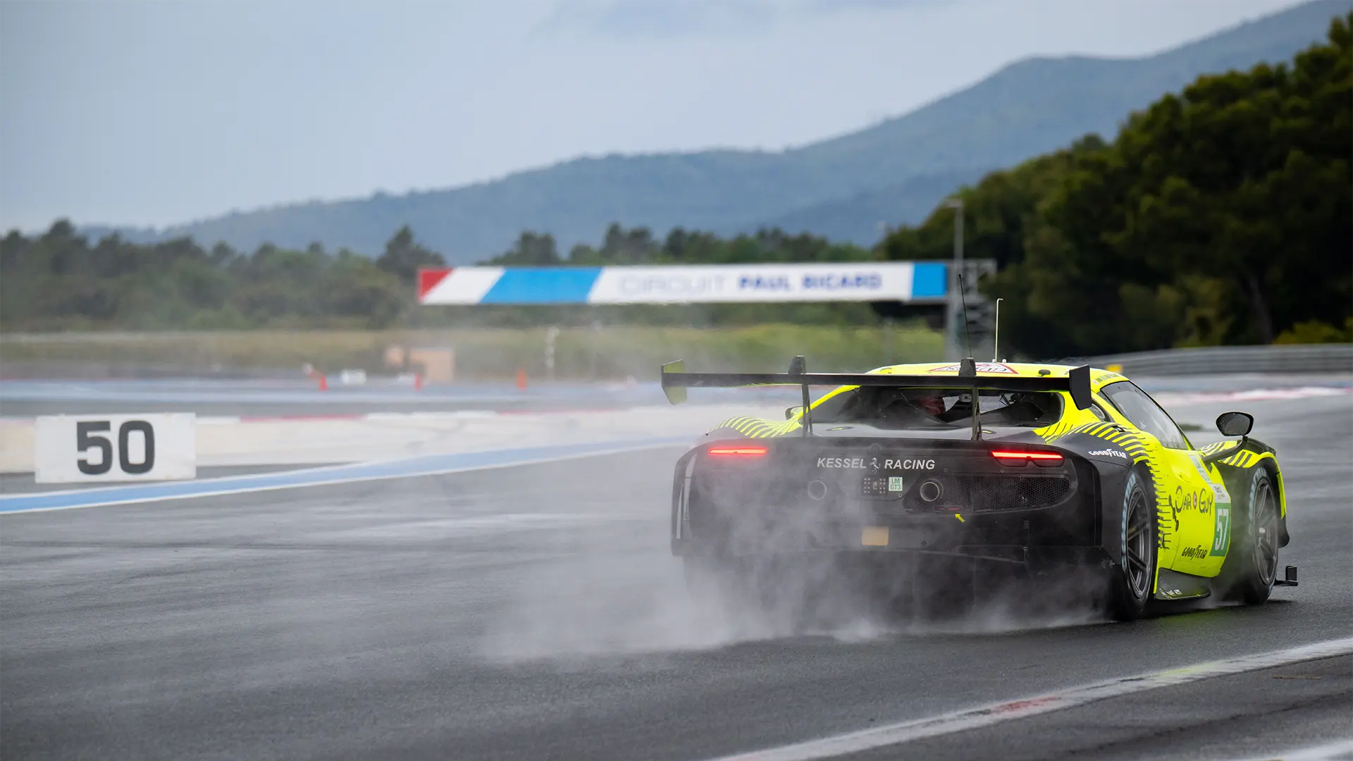 Paragraph5 GT Car Racing. Car from behind.